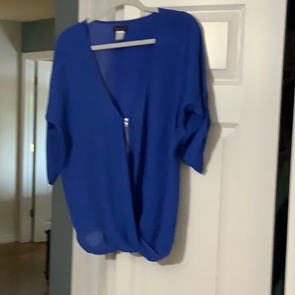 Ladies size medium blue top - Picture 2 of 3